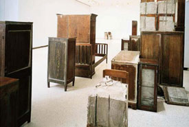 Doris Salcedo, Instalação, 1995, Carmegie International, New York