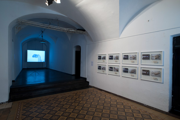 Pogled na postavitev razstave Osebno v Galeriji Škuc, foto: Dejan Habicht